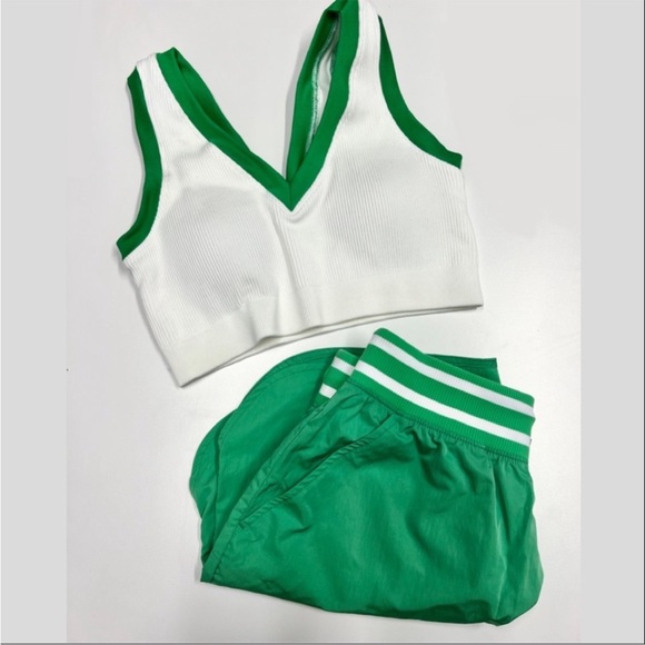 Aerie sports bra skirt workout set - Picture 4 of 4